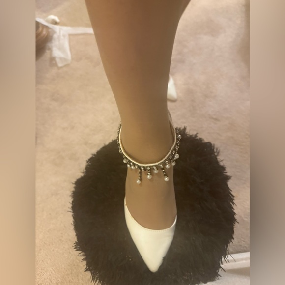 Heels “7/8 White with neck accent - Picture 8 of 16